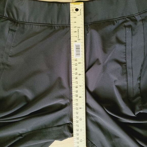 Athleta Brooklyn Bermuda Shorts 4 Black Stretch Lightweight Zip Pockets Pull-On - Picture 9 of 10